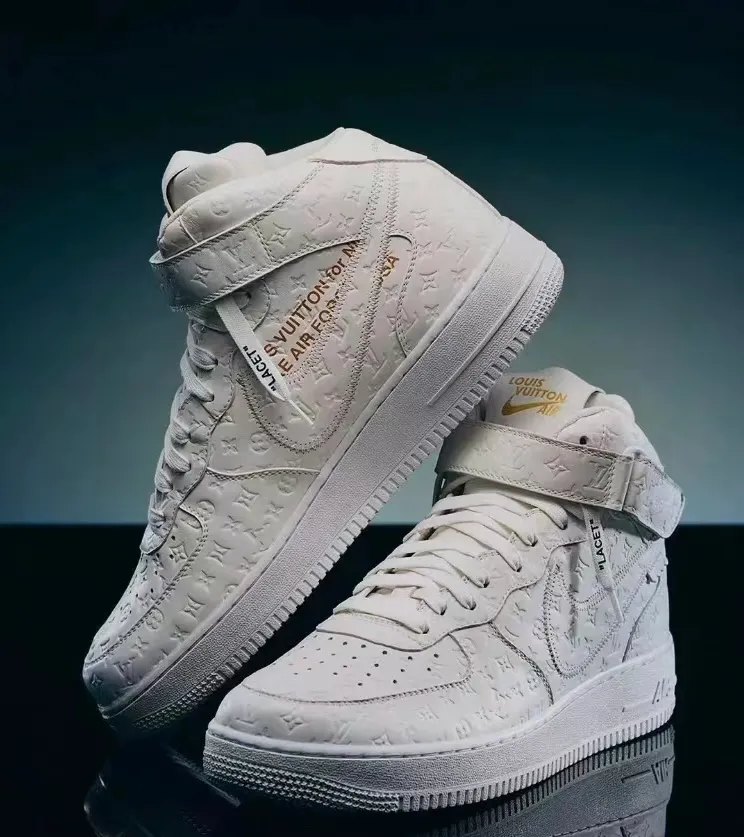 P500 Loui* Vuitto* x OFF-WHITE x Nike tripartite co-branded trendy and cool men's high-top casual sports shoes with unrivaled color matching. The design idea basically continues the style of THE TEN. The Swoosh line and tongue label have a very familiar visual effect, and are both fashionable and trendy! A must-have for fashionistas! The effect on your feet is absolutely stunning! Size: 38-45